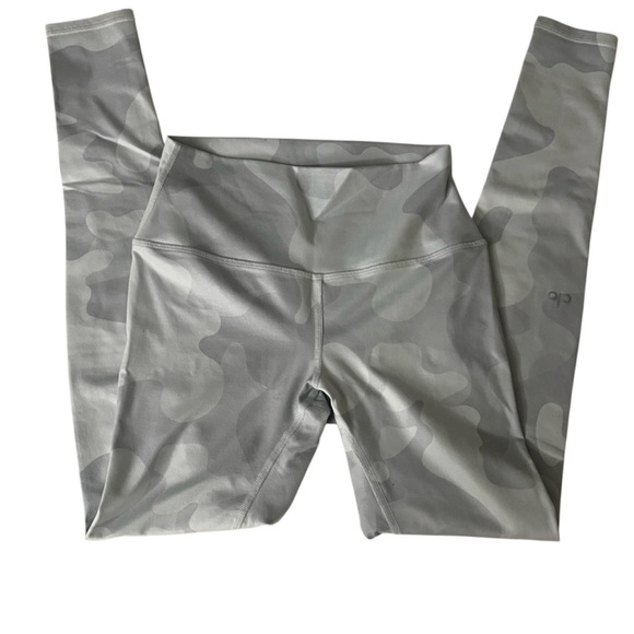 ALO Yoga Pants - Alo Yoga High-Waist Leggings – Light Camo Gray – Size XS